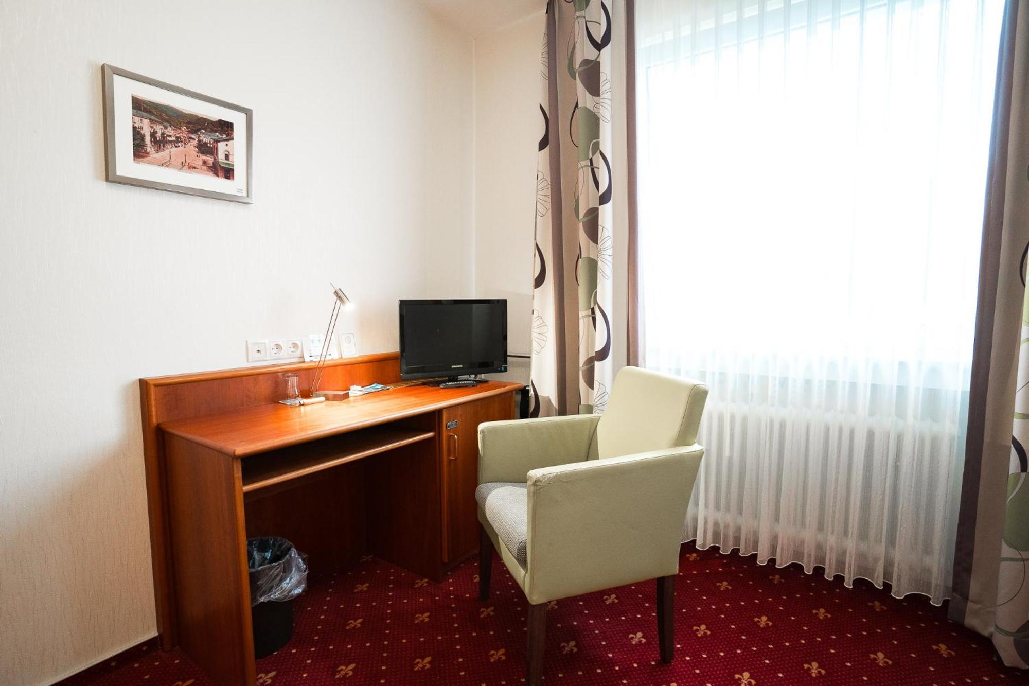 Trip Inn Parkhotel บัดเอมส์ ภายนอก รูปภาพ