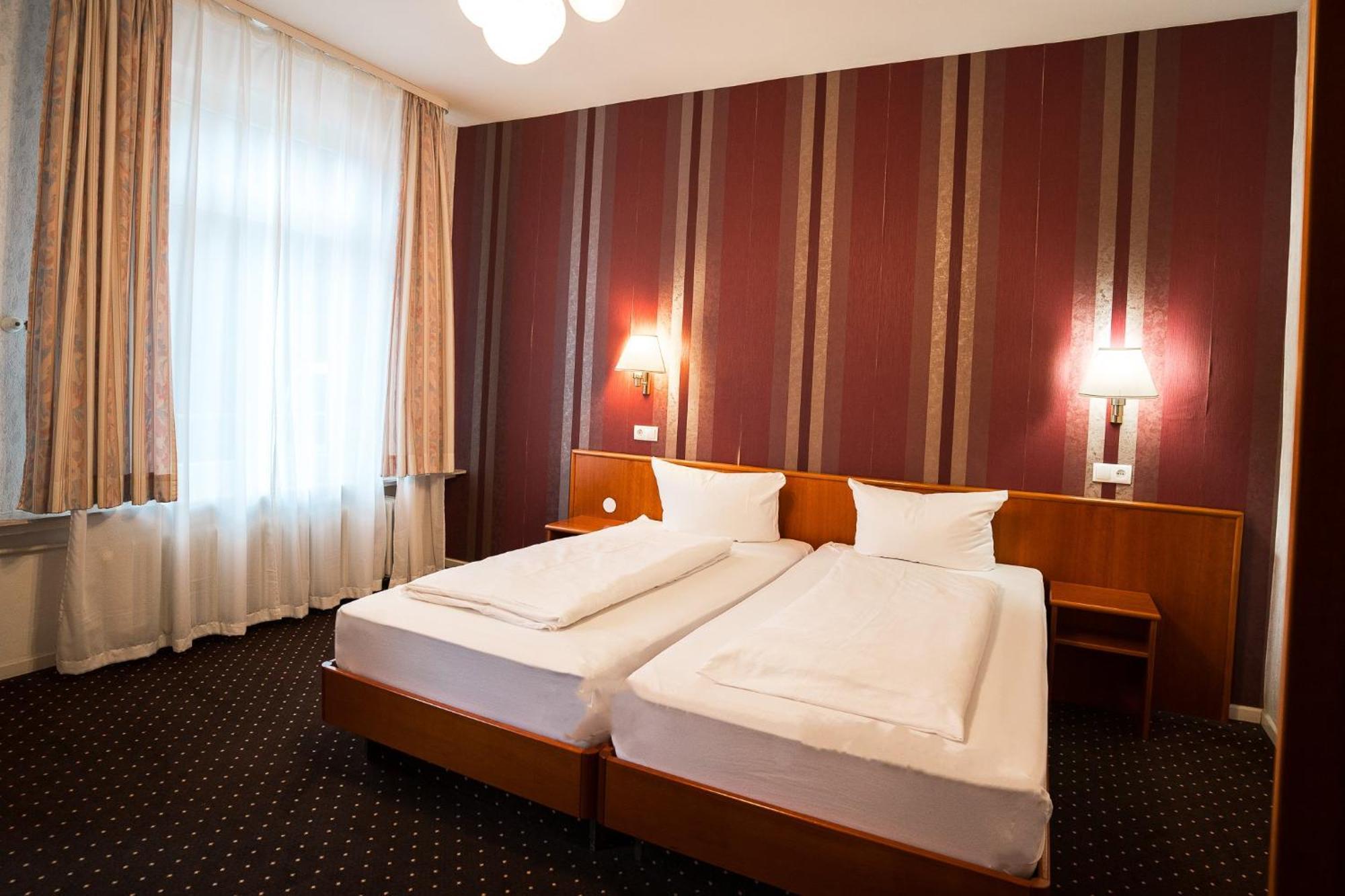 Trip Inn Parkhotel บัดเอมส์ ภายนอก รูปภาพ