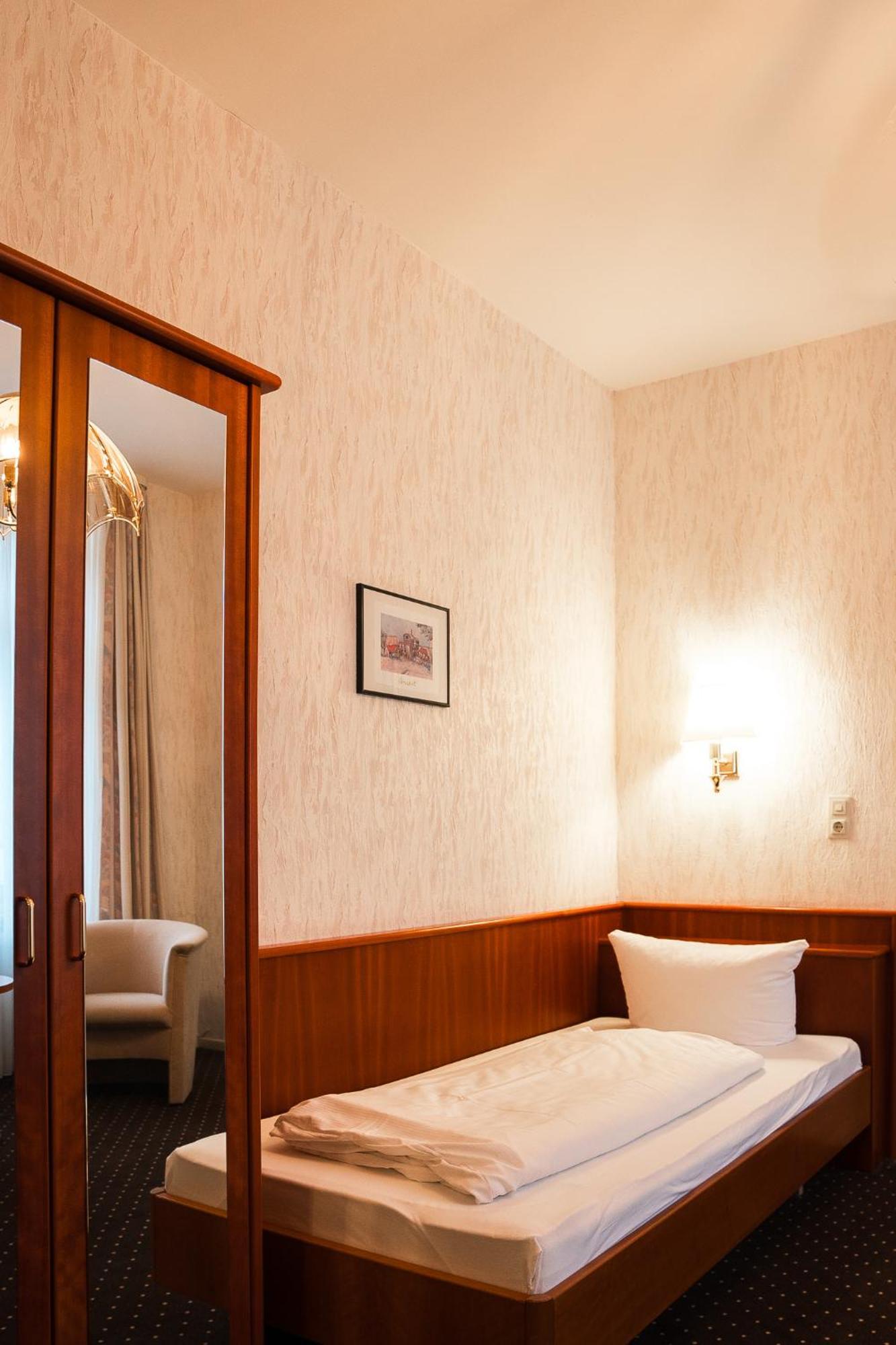 Trip Inn Parkhotel บัดเอมส์ ภายนอก รูปภาพ
